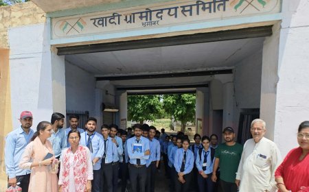 ग्रामीण उद्यामिता कृषि विकास योजना के तहत अचार उद्योगों का कराया भ्रमण