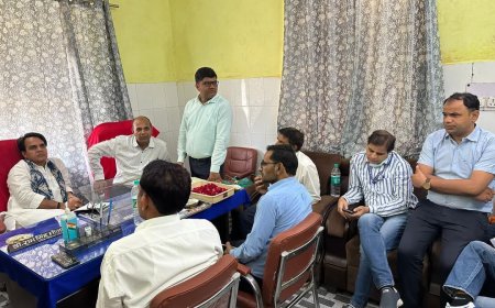 विधायक राजेंद्र मीणा ने महुवा जिला चिकित्सालय 62 लाख रुपए की सड़क का उद्घाटन कर मेडिकल रिफिल सोसाइटी की मीटिंग ली