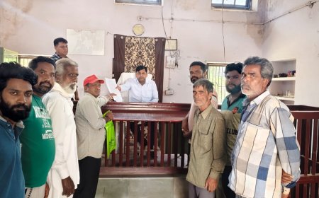 वाल्मीकि समाज के लोगों ने सफाई कर्मियों का वेतन बढ़ोतरी करने के संबंध में मुख्यमंत्री के नाम सौंपा ज्ञापन