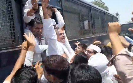 अलवर मे सीएम को ज्ञापन देने जा रहे कांग्रेस के लोगों को पुलिस ने हिरासत में लिया