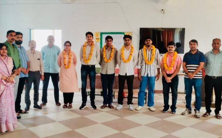 द बोहराज ग्लोबल स्कूल महुवा में प्रतिभावान छात्र-छात्राओं के साथ अभिभावकों का किया अभिनंदन स्वागत