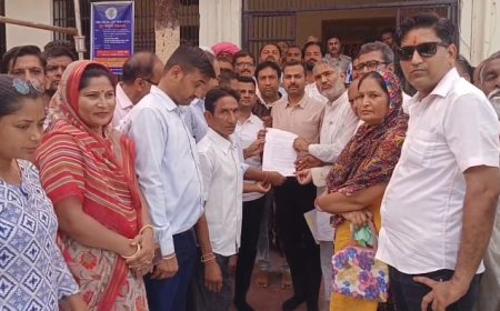 नगरपालिका द्वारा गलत रूप से किए जा रहे निर्माण कार्य को तुरंत रुकवाने की मांग को लेकर सौंपा ज्ञापन