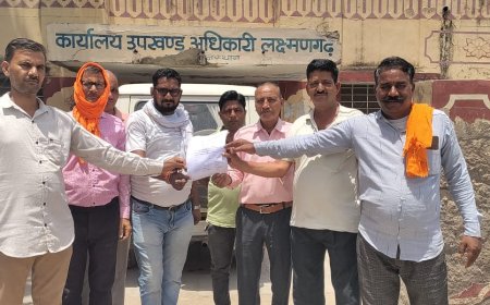 शराब ठेके पर मनमर्जी दर वसूलने को लेकर उपखंड अधिकारी को सोपा ज्ञापन