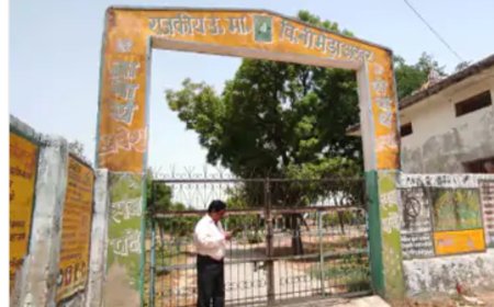 गोविंदगढ़ में समाज सेवा शिविर: दो स्कूल बंद मिले, प्रिंसिपल और स्टाफ गायब; CBEO ने नोटिस जारी कर मांगा जवाब