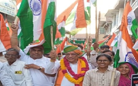 भाजपा ने भारतीय सेना के शौर्य एव सम्मान में निकली तिरंगा यात्रा 