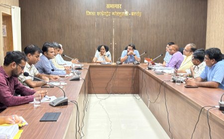 अनाधिकृत कट्स एवं अतिक्रमणों पर कार्यवाही करते हुए यातायात को सुगम व सुरक्षित बनाएं - जिला कलक्टर