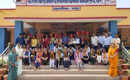 पीएम श्री  विद्यालय की कक्षा 12वीं के होनहार विद्यार्थियों को किया सम्मानित