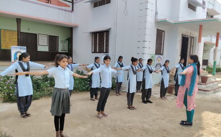 महात्मा गांधी राजकीय विद्यालय की छात्राओं ने सर्वधर्म प्रार्थना व योग किया. बेजुबान पक्षियों के लिए परिंडे भी लगाए