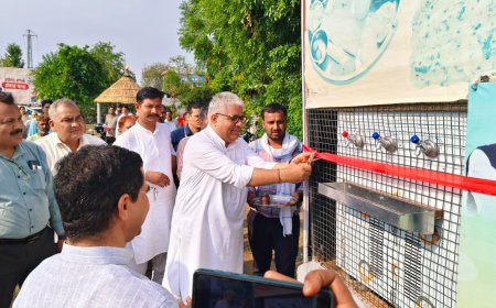 अलवर सांसद व केंद्रीय कैबिनेट मंत्री भूपेन्द्र यादव ने बुर्जा बाई पास अलवर मे तुषार धर्मार्थ प्याऊ का किया उद्घाटन