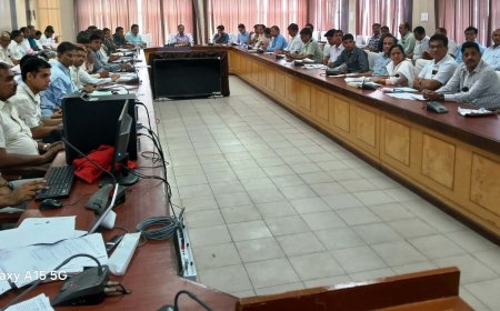 सड़क सुरक्षा समिति की बैठक आयोजित, सभी विभाग समन्वय से कार्य करते हुए सकारात्मक कदम उठाऐं - जिला कलक्टर