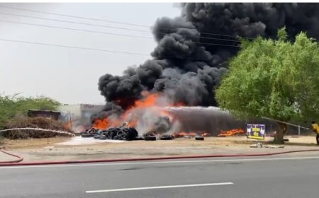 सिरोही में पेट्रोल पंप के पास ट्रेलर में भीषण आग, चालक ने दिखाई सूझबूझ