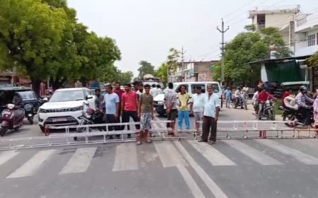 सड़क दुघर्टना में एक की दर्दनाक मौत, स्ट्रीट लाइट लगाने एवं डिवाइडर बनाने की मांग को लेकर लगाया जाम