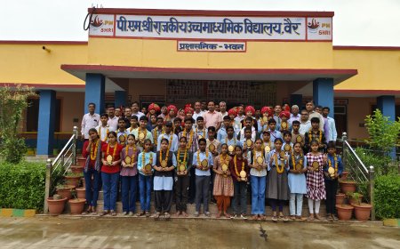 पीएमश्री  विद्यालय वैर में बोर्ड परीक्षा परिणाम में सर्वोच्च अंक प्राप्त करने वाले प्रतिभावान विद्यार्थियों को किया सम्मानित
