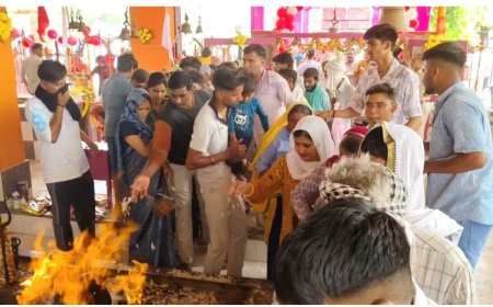 बाबा कुंदन दास महाराज का भरा वार्षिक मेला क्षृद्वालुओं ने दरबार में शीश झुका शराब का प्रसाद किया अर्पण