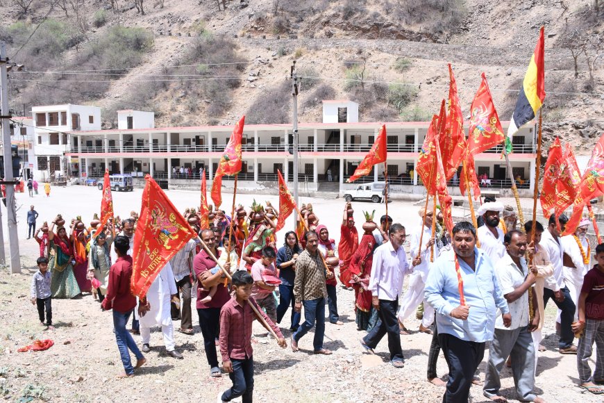 अरावली की वादियों में पहाड़ी पर स्थित मनसा माता मे नव कुंडीय श्री दुर्गा महायज्ञ का शुभारंभ