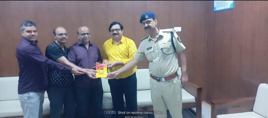 “परशुरामचरितम्” ग्रंथ का रतलाम रेलवे स्टेशन के VIP कक्ष में भव्य भेंट समारोह सम्पन्न