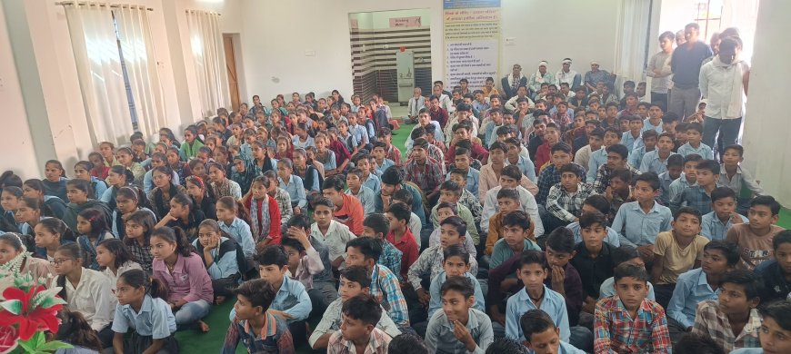 संविधान को जानो प्रतियोगिता मे प्रतिभागियों का सम्मान समारोह और पुरस्कार वितरण समारोह कार्यक्रम हुआ आयोजित