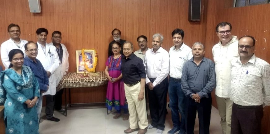 प्रेस की आजादी पर सांस्कृतिक प्रस्तुतियों और प्रेरणादायक वक्तव्य, मीडियाकर्मियों और मेडिकल कॉलेज के अधिकारियों, डॉक्टर्स का सम्मान