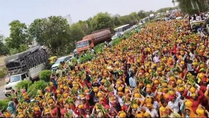 महुआ सेउलूपुरा तक तपस्विरत्न संत श्री शोभानंद जी महाराज के सानिध्य मेंआयोजित 5121 कुंडीय महायज्ञ को लेकर निकली विशाल कलश शोभायात्रा