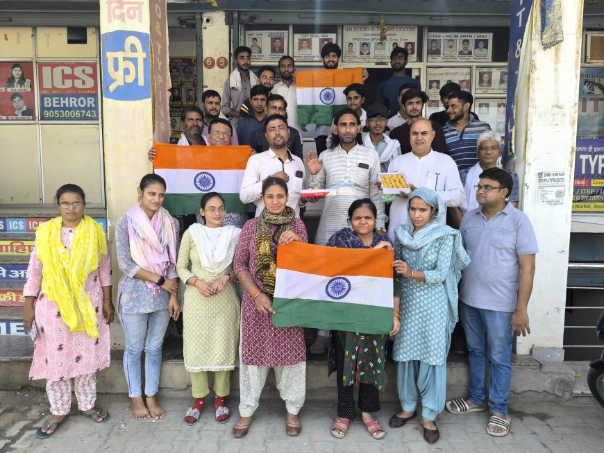 ऑपरेशन सिंदूर की सफलता पर मिंठाई बांटकर सेना की हौसला अफजाई
