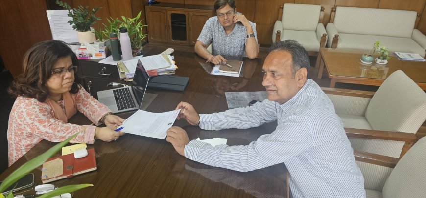विधायक देवीसिंह शेखावत ने जयपुर डिस्कॉम की प्रबंधक निदेशक आरती डोगरा से मुलाकात कर बिजली समस्याओं के संबंध में सौंपा मांग पत्र