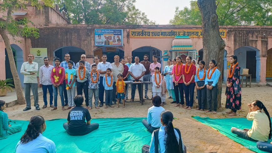 छात्रा को दिया टैबलेट व नवप्रवेशी छात्र छात्राओं का किया सम्मान