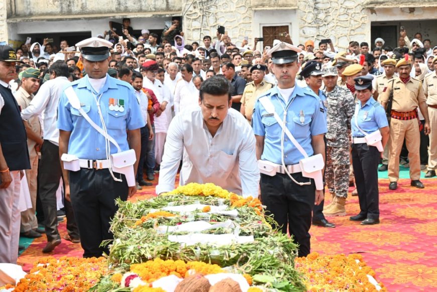 शहीद सुरेंद्र कुमार की देह पंचतत्व में विलीन,पूर्ण राजकीय सम्मान से हुई अंत्येष्टि