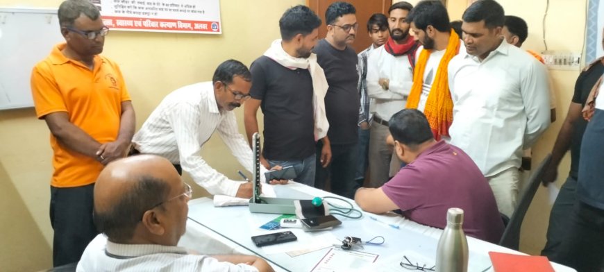 विकास एवं संघर्ष समिति के सदस्यों को हॉस्पिटल इंचार्ज ने बताई समस्याएं