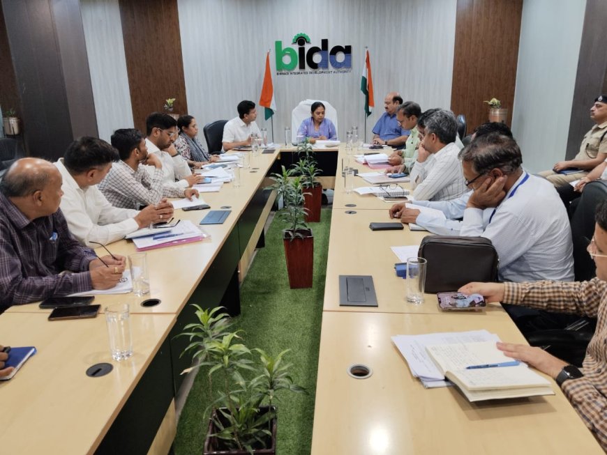मुख्य सचिव द्वारा दिए गए निर्देशों की पालना की समीक्षा हेतु बीड़ा सभागार, भिवाड़ी में बैठक आयोजित