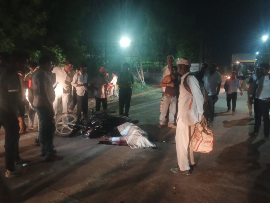 अनियंत्रित केट्रा चालक ने बाइक सवार को मारी टक्कर युवक की मौके पर हुई मौत
