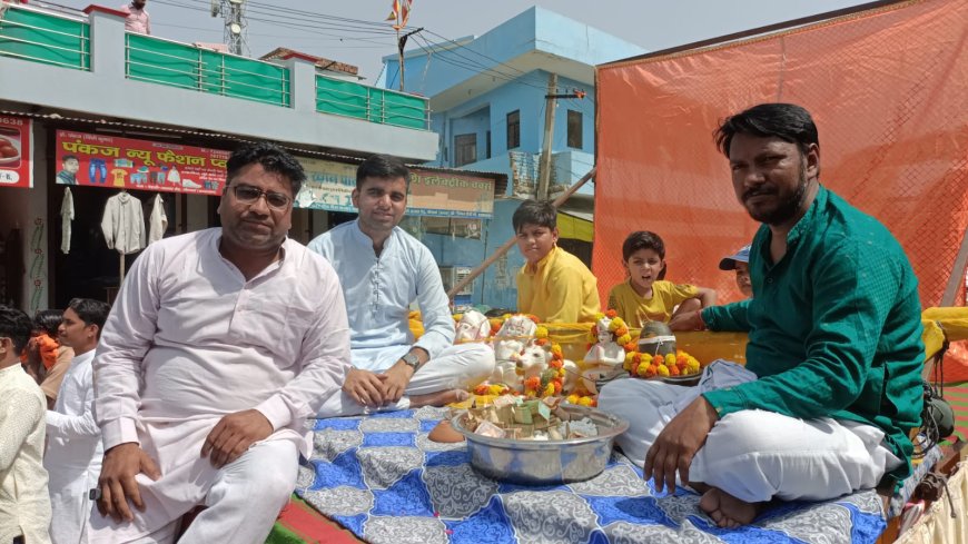 नौगावा 251 कलशो के साथ निकाली भव्य कलश यात्रा