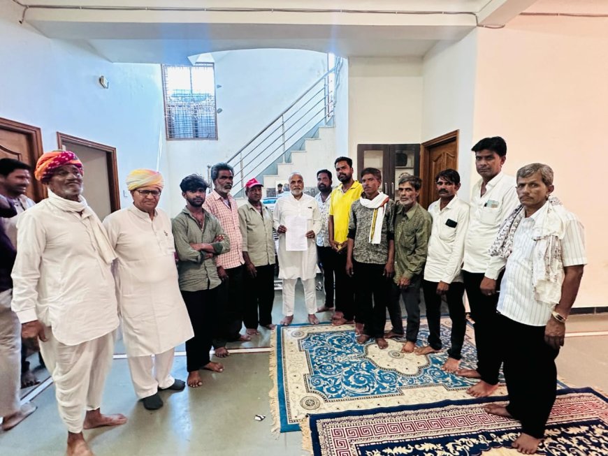 वाल्मीकि समाज में वेतन बढ़ोतरी के संबंध में विधायक को दिया ज्ञापन