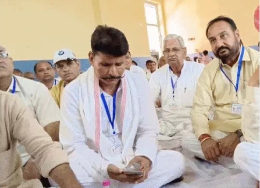 बड़ौदामेव में पूर्व सरपंच को दी श्रद्धांजलि:सर्व समाज चेतना दिवस मनाया, विधायक ने पुष्प अर्पित किए