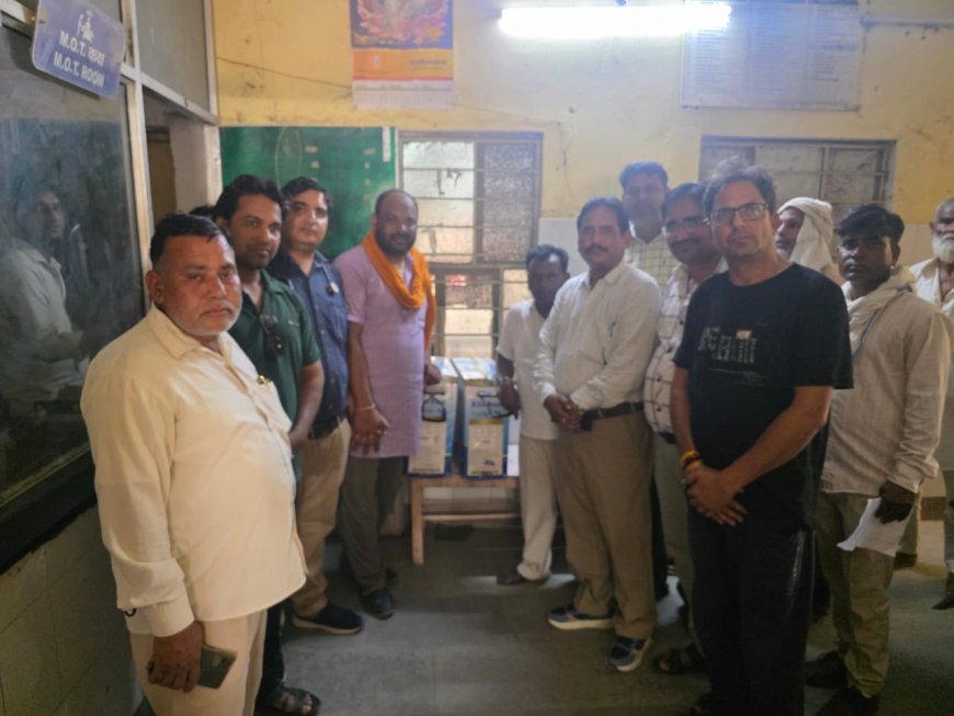 भामाशाहो ने सामुदायिक स्वास्थ्य केंद्र गोविंदगढ़ को भेंट की दो इनवर्टर बैट्री: मरीज को मिलेगी राहत