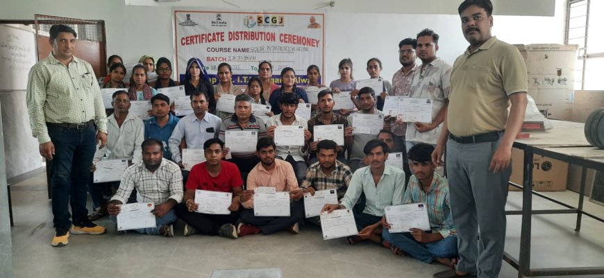 सोलर पीवी इंस्टालेशन हैल्पर प्रशिक्षण कार्यक्रम का सफल समापन: सभी प्रतिभागियों को वितरित किए प्रमाण पत्र