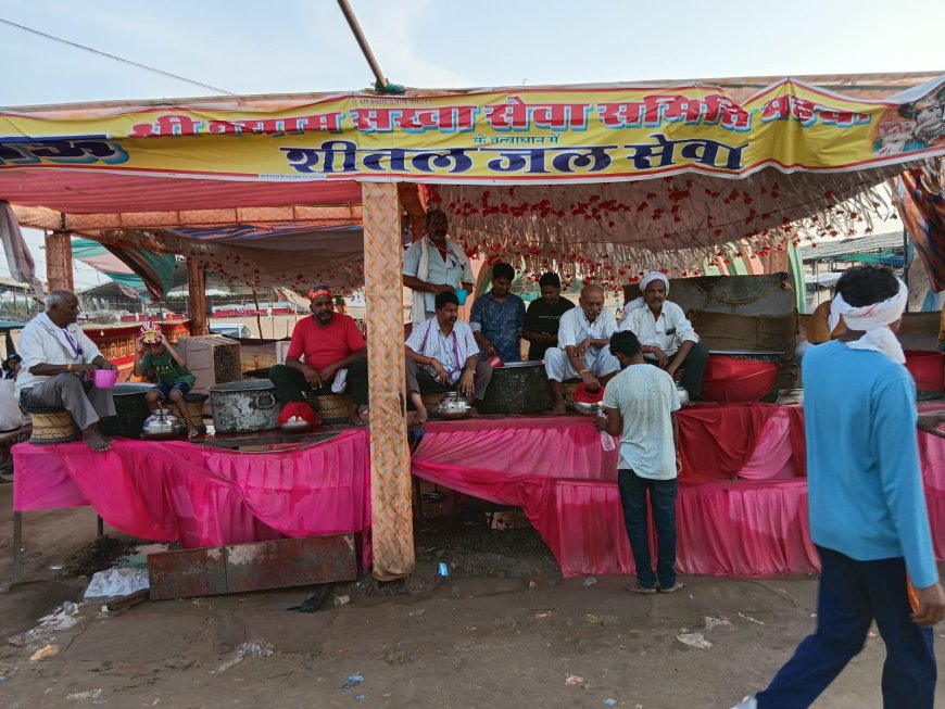 आनंद आश्रम उलूपुरा में आयोजित 51 21 कुंडीरुद्र महायज्ञ मे श्रीश्याम सखा सेवा समिति महुवा द्वारा शीतल जलसेवा