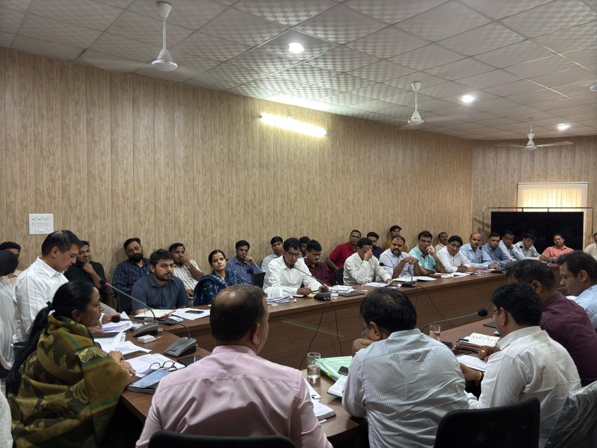 जिला कलक्टर ने ली समस्त एसडीएम, तहसीलदार, ईओ एवं जिला स्तरीय अधिकारियों की संयुक्त समीक्षा बैठक