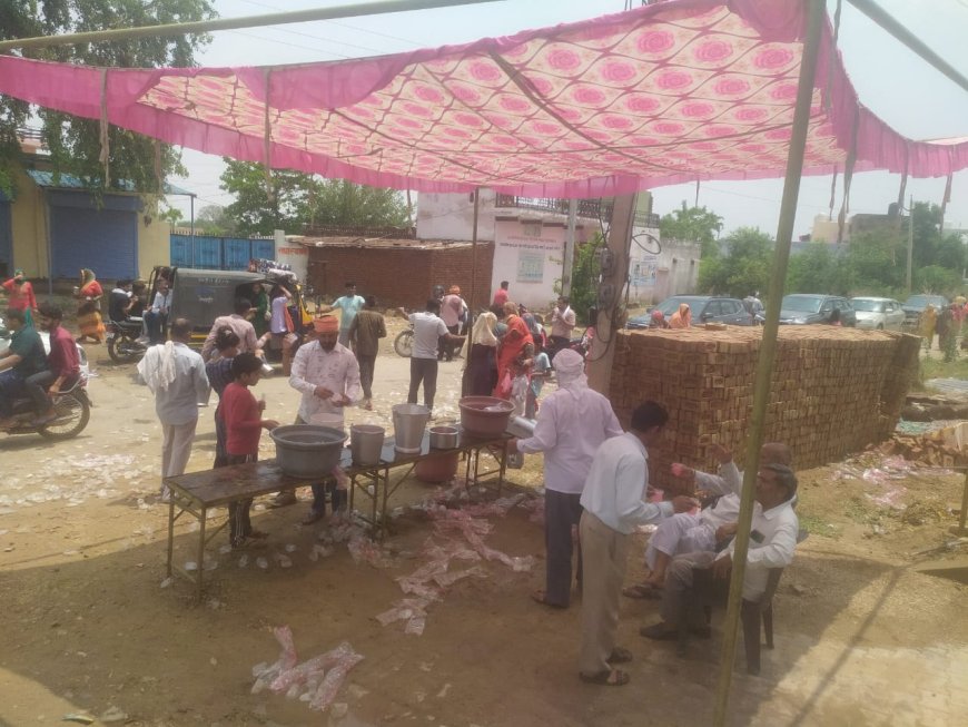 ओमप्रकाश सैनी और उनकी टीम द्वारा छबील लगाकर राहगीरों को पिलाया मीठा शरबत