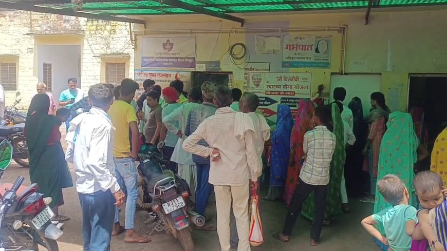 सरमथुरा में 'झोलाछापों' पर सख्ती का असर: सामुदायिक स्वास्थ्य केंद्र में उमड़ी मरीजों की भीड़, चरमराई व्यवस्थाएं