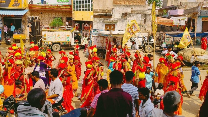 प्राण-प्रतिष्ठा समारोह के उपलक्ष्य में मूर्तियों को नगर भ्रमण के साथ कलश शौभायात्रा निकली