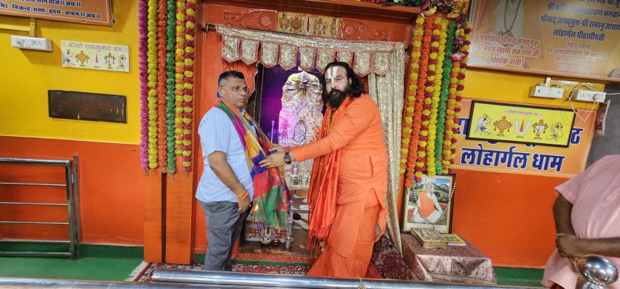 झुंझुनू जिला कलेक्टर रामावतार मीणा ने लोहार्गल सूर्य मंदिर में लगाई धोक