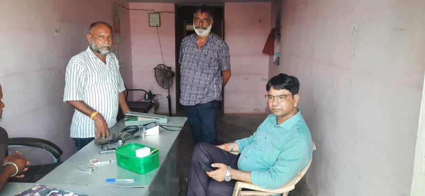 स्वास्थ्य विभाग की बड़ी कार्रवाई: झोलाछाप पकड़ा क्लिनिक सीज कर एक्सपायरी और नशीली दवाइयां बरामद