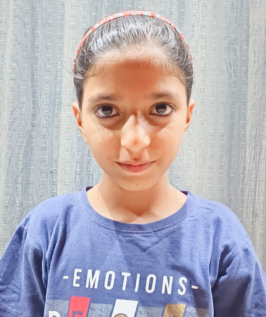 बिटिया के चेहरे पर खुली मुस्कान देखकर हर्षित हुए राजकीय विद्यालय के शिक्षक गण