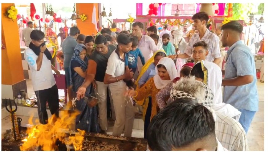 बाबा कुंदन दास महाराज का भरा वार्षिक मेला क्षृद्वालुओं ने दरबार में शीश झुका शराब का प्रसाद किया अर्पण