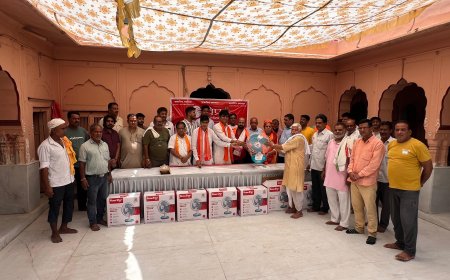 विप्र फाउंडेशन द्वारा जरूरतमंदों व मंदिरों को टेबल फैन वितरण