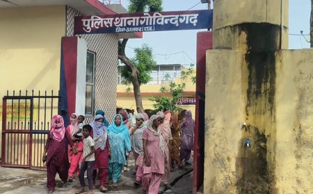 अवैध हथकड़ शराब से युवक की मौत का आरोप: गोविंदगढ़ थाने के आगे महिलाओं ने प्रदर्शन कर की कार्यवाही की मांग