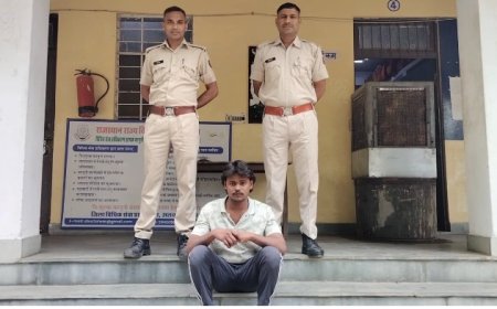 कोतवाली थाना पुलिस ने तलवार सहित एक युवक को किया गिरफ्तार