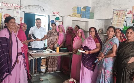 आंगनवाड़ी कार्यकर्ताओं व महिला पर्यवेक्षकों को स्मार्ट फोन का वितरण, पोषण ट्रेकर एप से होगी मोनिटरिंग