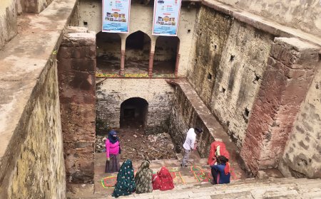 वंदे गंगा जल संरक्षण महा अभियान के तहत प्राचीन बावड़ी में साफ सफाई का अभियान शुरू