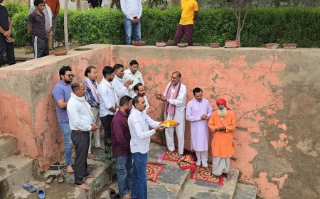 वंदे गंगा जल संरक्षण अभियान : विधायक ने छोटी बावड़ी पर विधि विधान से पूजा अर्चना के साथ पेड़ लगाकर की